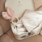 Jollein bijtring Bunny Ears in wild rose met roze stoffen oortjes en siliconen ring