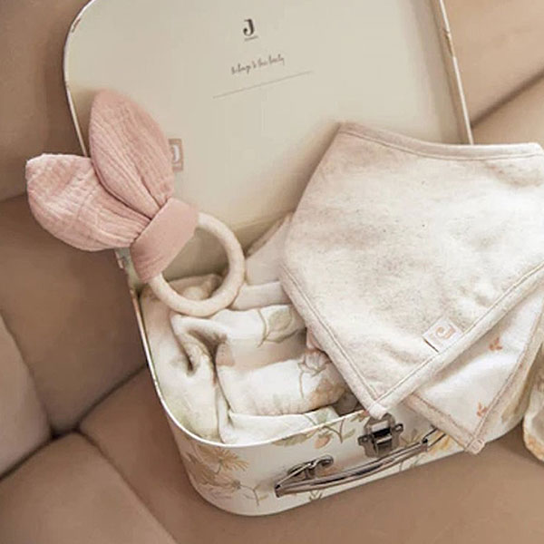 Jollein bijtring Bunny Ears in wild rose met roze stoffen oortjes en siliconen ring