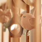 Jollein activiteitenspiraal Lovely Birds in ivory met figuren, belletje en spiegeltje