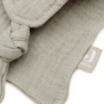 Jollein speendoekje Bunny Ears Olive Green in de vorm van een konijntje van hydrofiel katoen