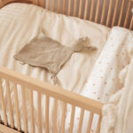 Jollein speendoekje Bunny Ears Olive Green in de vorm van een konijntje van hydrofiel katoen