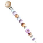 Speenkoord Daisy in lila, wit en hout met bloemkraal en houten clip van Happy by Lies