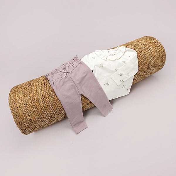 Frogs and Dogs babybroekje Nirvana lichtpaars met ruffelrand en strikje