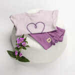 Frogs and Dogs baby & peutersweater lila met hartje en drukknoopjes t/m maat 86 op de schouder