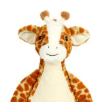 Cubbies knuffel Juniper giraffe met beige lichaam, bruine vlekken, slappe oren en ossicones