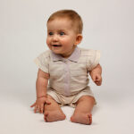 Frogs and Dogs baby & peuter zomerpakje crème met lila strepen, polokraag en elastische taille met striklint