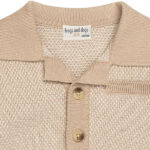 Frogs and Dogs Polo Cardigan Sand Shell met polokraag en knoopsluiting, geschikt voor baby’s