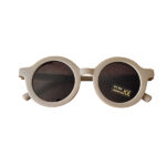 Ronde kinderzonnebril van Rammelaartje in effen taupe met UV400 bescherming