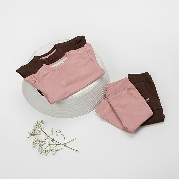 Frogs and Dogs flair pants baby & peuter Seal Brown met geborduurd strikje en uitlopende pijpjes
