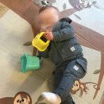 Frogs and Dogs baby & peuter hoodie jacket in Goblin Blue met capuchon en dino patch uit de Nice Team collectie.