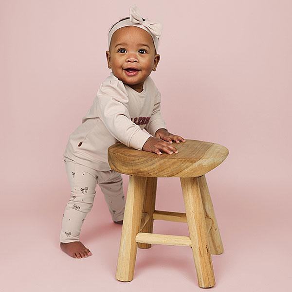 Frogs and Dogs baby & peuterbroek sepia rose met strikjesprint en elastische tailleband uit de Ballerina collectie