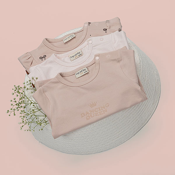 Frogs and Dogs baby & kindershirt Dancing Queen sepia rose met lange mouwen en opdruk uit de Ballerina collectie