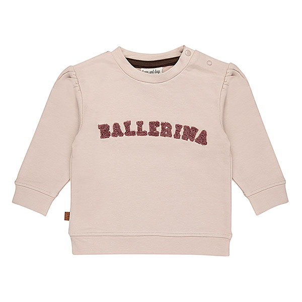 Frogs and Dogs baby & peutersweater in Sepia Rose met lange mouwen, opdruk Ballerina en plooitjes op de schouders.