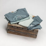 Frogs and Dogs baby & peuterbroek Nice Team White Alyssum Green met streepjes, zakken en Dino-logo
