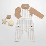 Frogs and Dogs baby tuinbroek Sand and Sun met blauw-geel streepjesdessin, verstelbare bandjes en voorzakjes