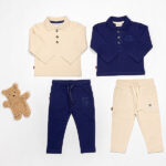 Frogs and Dogs Play All Day broek Patriot Blue donkerblauw met F&D-embleem voor baby & peuters