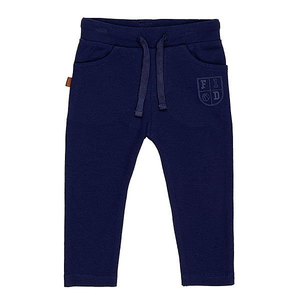 Frogs and Dogs Play All Day broek Patriot Blue donkerblauw met F&D-embleem voor baby & peuters