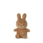 Beige Nijntje knuffel van Bon Ton Toys, gemaakt van zachte Softboa-stof en 10 cm hoog, geschikt voor baby’s vanaf de geboorte.