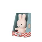 Roze Nijntje knuffel van Bon Ton Toys, 10 cm hoog, gemaakt van zachte stof en geschikt vanaf de geboorte.