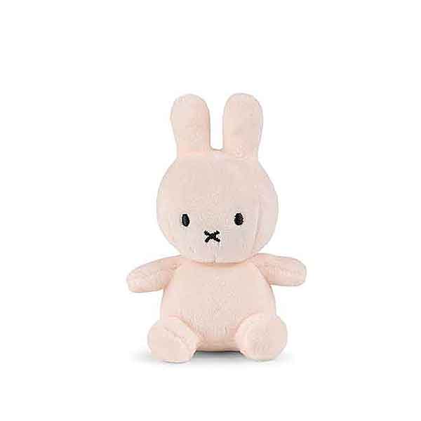 Roze Nijntje knuffel van Bon Ton Toys, 10 cm hoog, gemaakt van zachte stof en geschikt vanaf de geboorte.