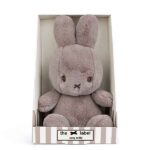 Taupe Cozy Miffy knuffel van Bon Ton Toys, gemaakt van zachte faux cashmere en geleverd in luxe taupe-wit cadeauverpakking.