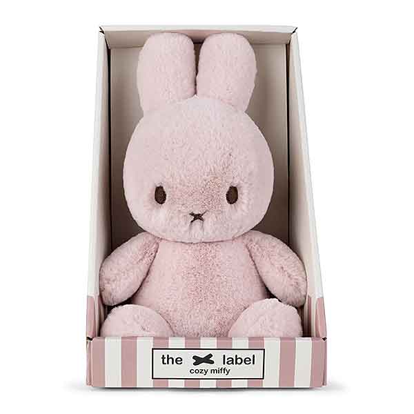 Roze Cozy Miffy knuffel van Bon Ton Toys, gemaakt van zachte faux cashmere en geleverd in luxe roze-wit cadeauverpakking.