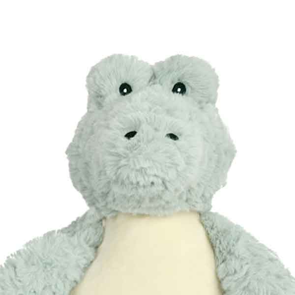 Cubbies Scaley Dan alligator knuffel met groene pluche vacht, beige buik en donkergroene schubben.