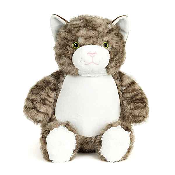 Cubbies Jasmine kat. Zachte pluche tabbykat met ritssluiting en wasbare vulling. Handgemaakt, veilig en geschikt voor alle leeftijden.