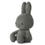 Grijze Miffy ECO Corduroy knuffel van Bon Ton Toys, 50 cm hoog, gemaakt van gerecycled ribfluweel en geschikt voor baby’s en peuters.