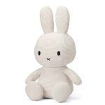 Offwhite Miffy ECO Corduroy knuffel van Bon Ton Toys, 50 cm hoog, gemaakt van gerecycled ribfluweel en geschikt voor baby’s en peuters.