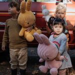 Offwhite Miffy ECO Corduroy knuffel van Bon Ton Toys, 50 cm hoog, gemaakt van gerecycled ribfluweel en geschikt voor baby’s en peuters.