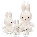 Offwhite Miffy ECO Corduroy knuffel van Bon Ton Toys, 50 cm hoog, gemaakt van gerecycled ribfluweel en geschikt voor baby’s en peuters.