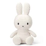 Offwhite Miffy ECO Corduroy knuffel van Bon Ton Toys, 50 cm hoog, gemaakt van gerecycled ribfluweel en geschikt voor baby’s en peuters.