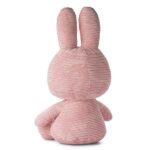Roze Miffy ECO Corduroy knuffel van Bon Ton Toys, 50 cm hoog, gemaakt van gerecycled ribfluweel en geschikt voor baby’s en peuters.