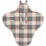 Jollein wikkeldeken Check Bouclé met coral fleece binnenkant, ruitpatroon in beige en grijs, capuchon met oortjes en klittenbandsluiting.