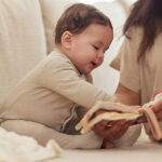 Jollein zacht babyboekje met diertjes in neutrale kleuren biscuit en nougat