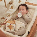 Jollein zacht babyboekje met diertjes in neutrale kleuren biscuit en nougat