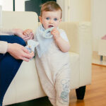 siliconen bijtring blauw grijs Interbaby met leeuwtje en structuurdetails