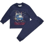 Donkerblauwe kinderpyjama Truckin van Fun2Wear met grote blauwe truckprint.
