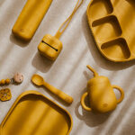 Oker gele siliconen lepel en vork voor baby en peuter