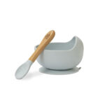 Siliconen babykom met zuignap en bijpassende lepel in blauw grijs van Interbaby