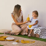 Siliconen babykom met zuignap en okergeel van Interbaby