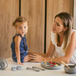 Petrol Gray siliconen babykom met zuignap en bijpassende lepel van Interbaby