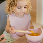 Siliconen babykom met zuignap en roze van Interbaby