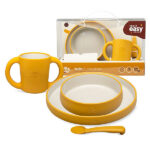Geel siliconen kinderservies met bord, kom, beker en lepel van Interbaby