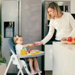 Geel siliconen kinderservies met bord, kom, beker en lepel van Interbaby