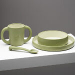 Olive Green siliconen kinderservies met bord, kom, beker en lepel van Interbaby