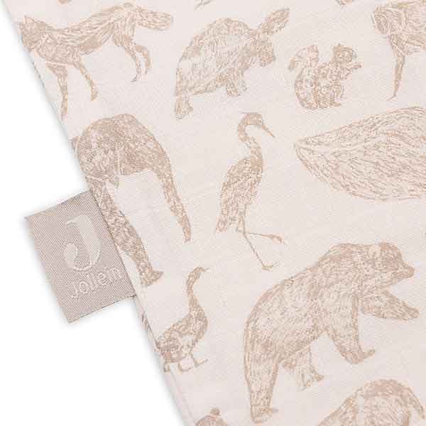 Jollein hydrofiele baby zomer slaapzak in Animals Nougat print met beige dierenmotief, mouwloos model van ademend katoen.