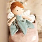 Jollein knuffelpop Amy fairy met blauw jurkje, geborduurde oogjes en zachte vleugels