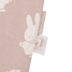 Roze Jollein Jersey babyslaapzak met witte Nijntje en hondjesprint, mouwloos model voor zomer.